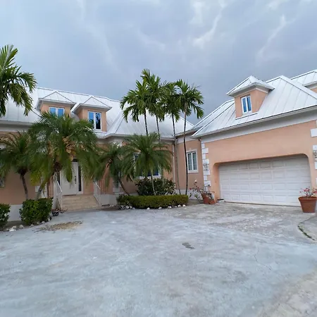 Pretty Bahama Style Home On Crystal Clear Canal